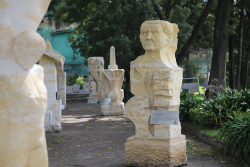 Monumentos en centro memoria, escultura en piedra