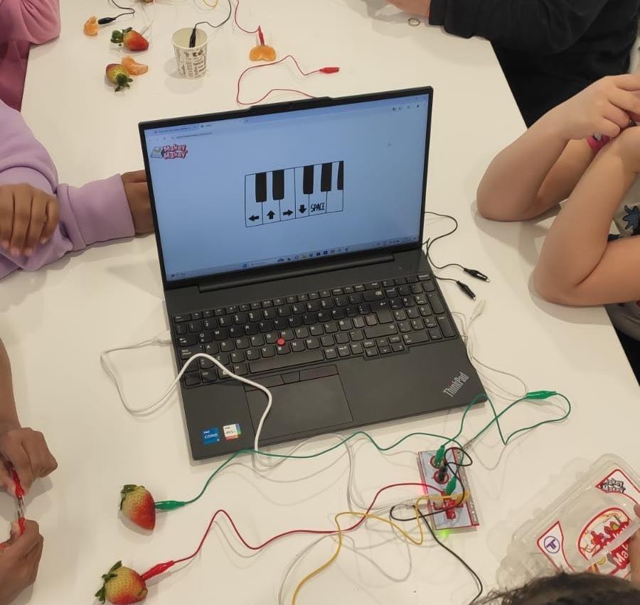 Computador con conexiones sonoras