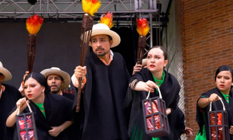 tres personas actuando