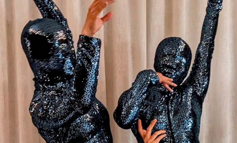 dos personas danzando