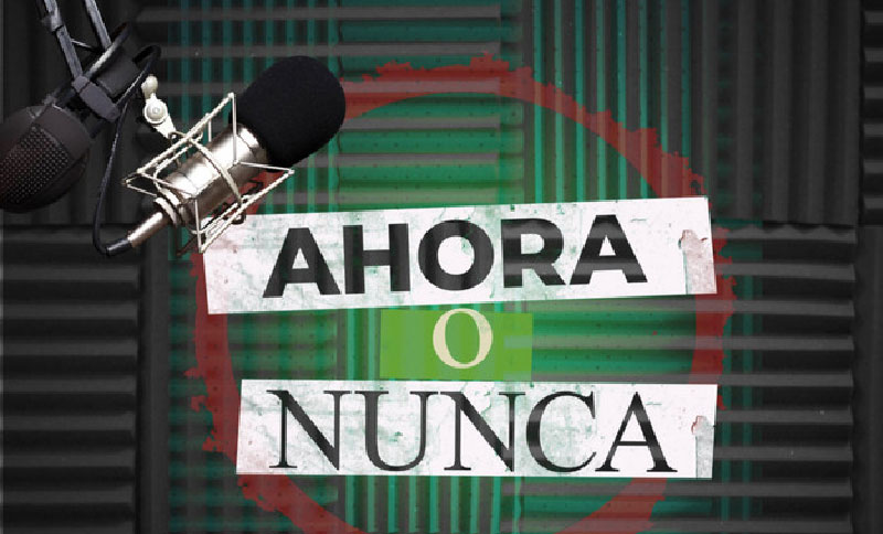 Texto Ahora o Nunca con una ilustración de un micrófono al lado izquierdo