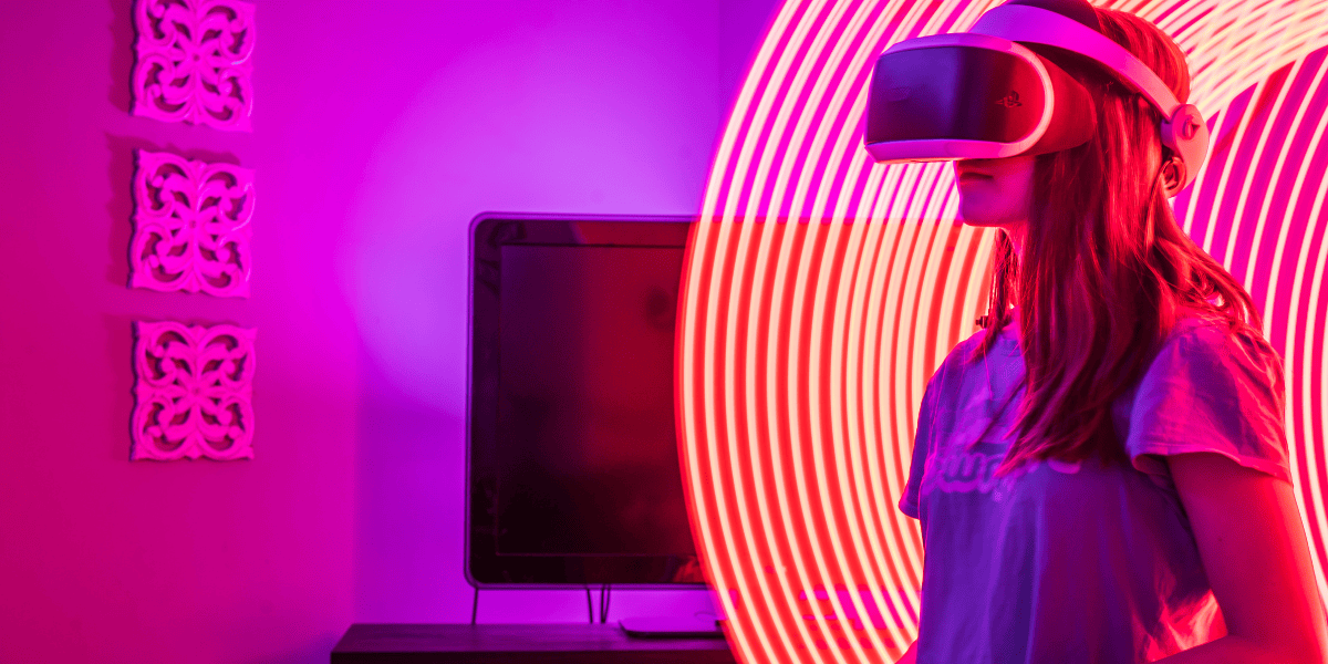 Persona con gafas de realidad virtual