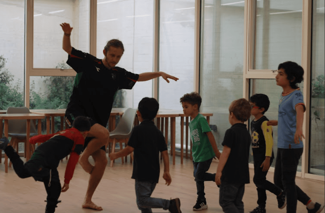 niños bailando