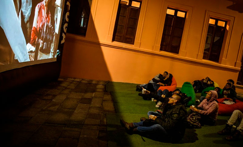 Cine Calle 10: Documental Dicen que tú y yo estamos locos