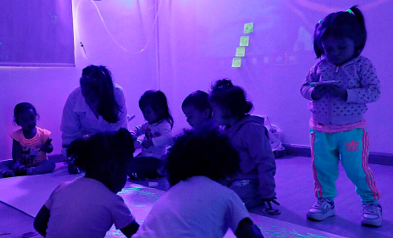 Niños realizando una actividad lúdica