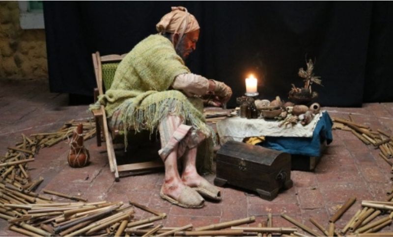 Personaje de la obra 'Curandero' en escena 