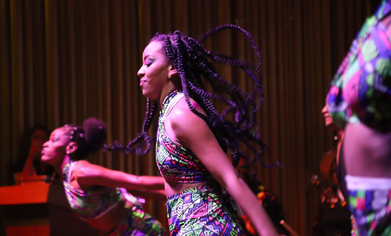Mujeres afro danzando