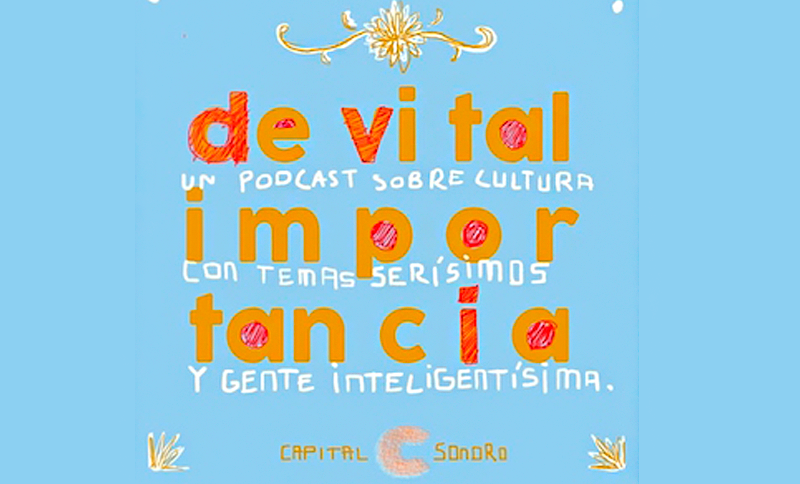 Frase: De vital importancia resaltada en un fondo azul marino