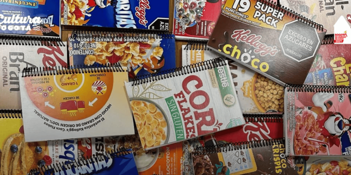 Cuadernos realizados con materiales reutilizados a partir de cajas de cereales