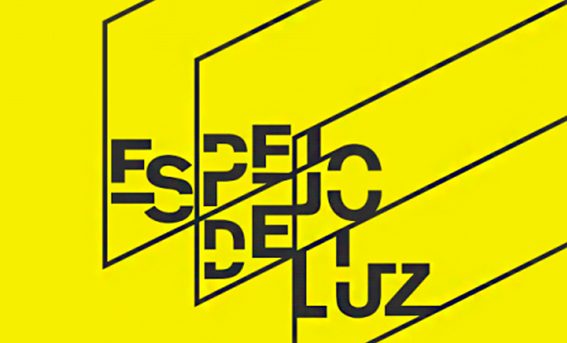 Imagen en amarillo y negro con la frase Espejo de Luz