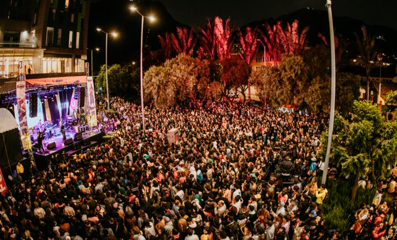 Multitud de personas en el Concierto del Festival Centro