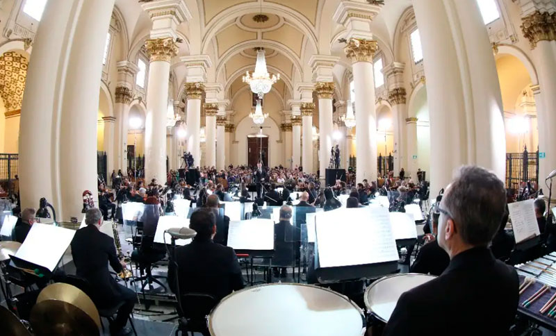 La Filarmónica de Bogotá llega a la Catedral Primada con un concierto de Mozart, Liszt y Suk
