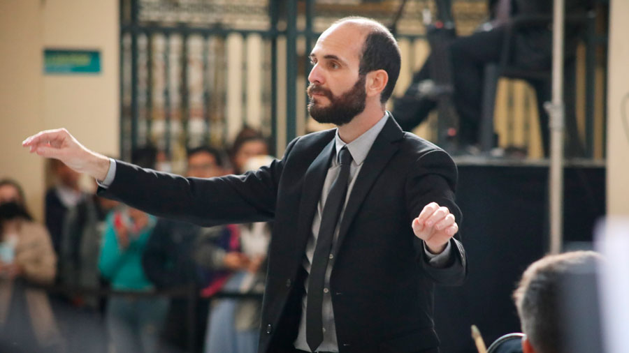 Director de orquesta filarmónica