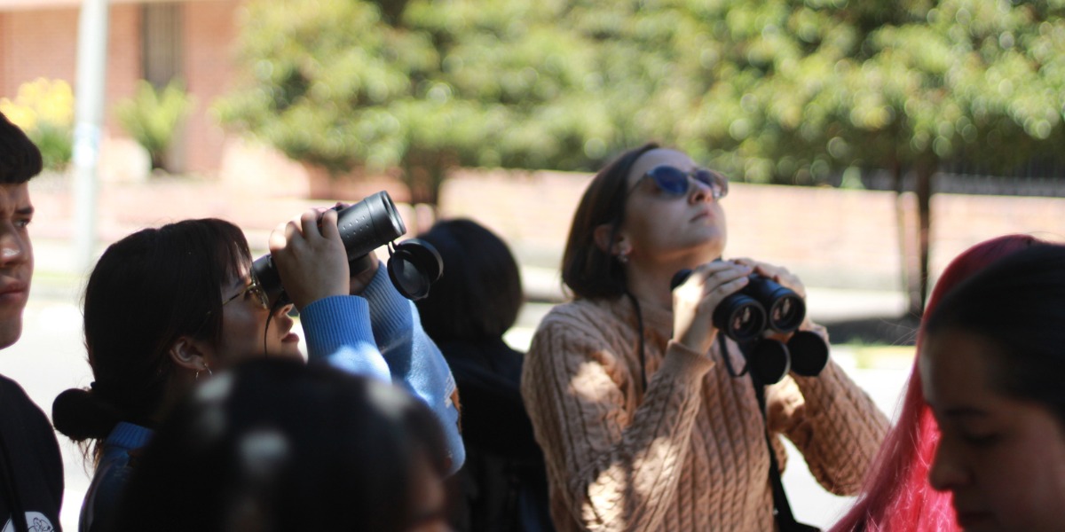 Personas avistando aves.