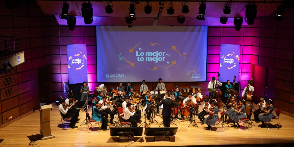 Orquesta de la fundación ayuda por Colombia