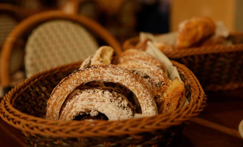 Foto de una canasta con pan