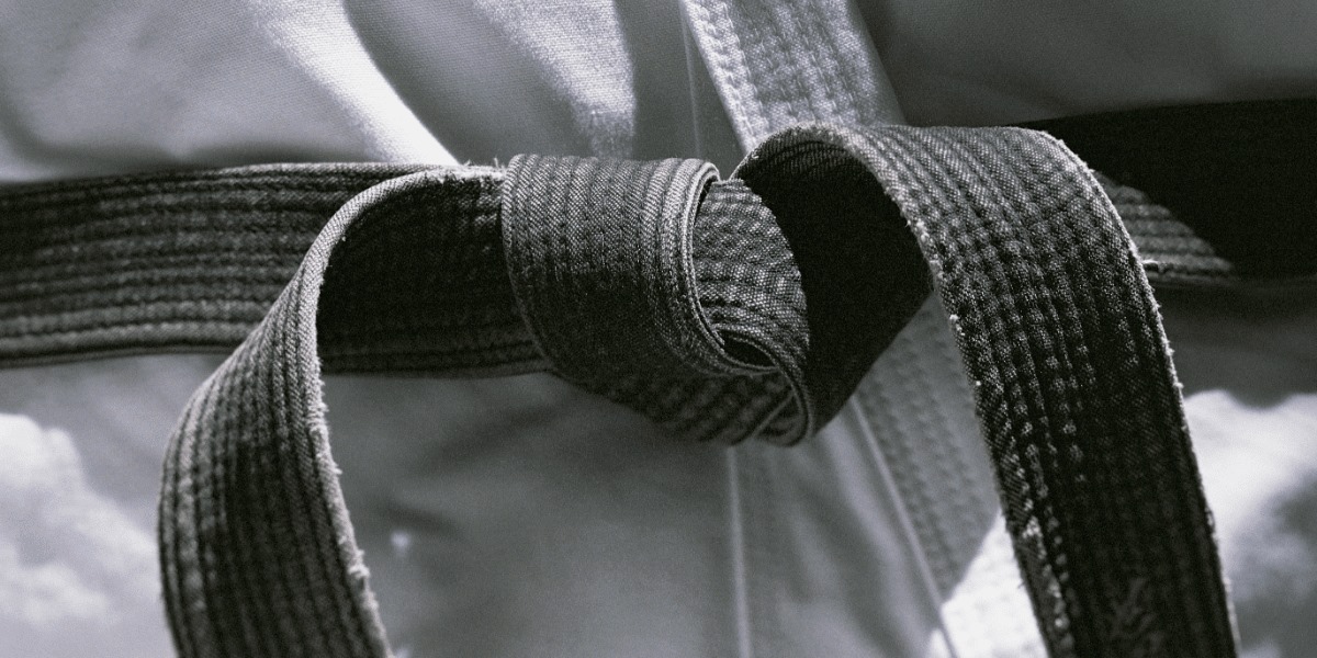 Foto cinturón negro de karate.
