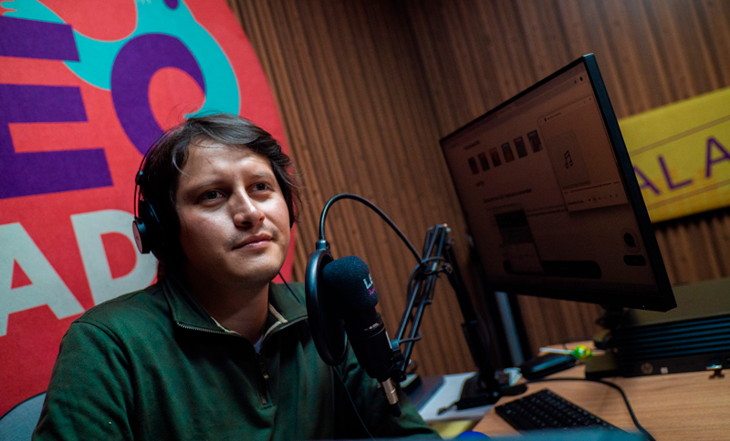 Escucha Conexiones De-Mentes