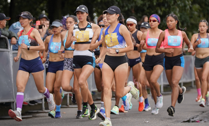 Mujeres corriendo