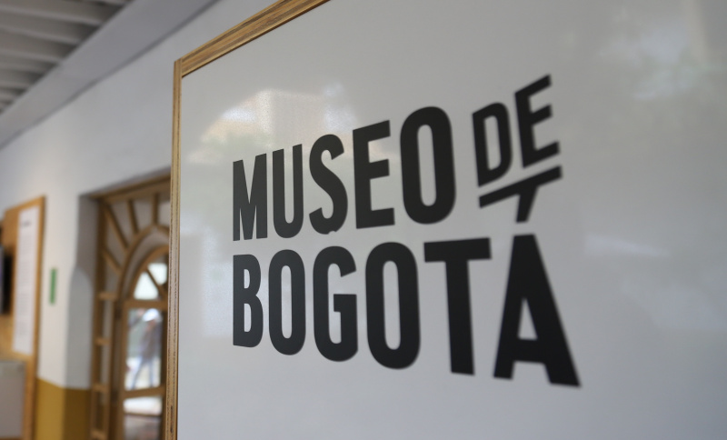 Letrro en tablero del Museo de Bogotá