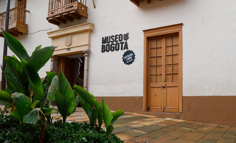 exterior del  museo de bogotá 