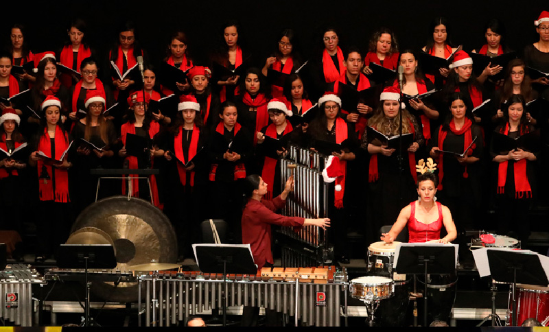 Filarmónica en un concierto de Navidad