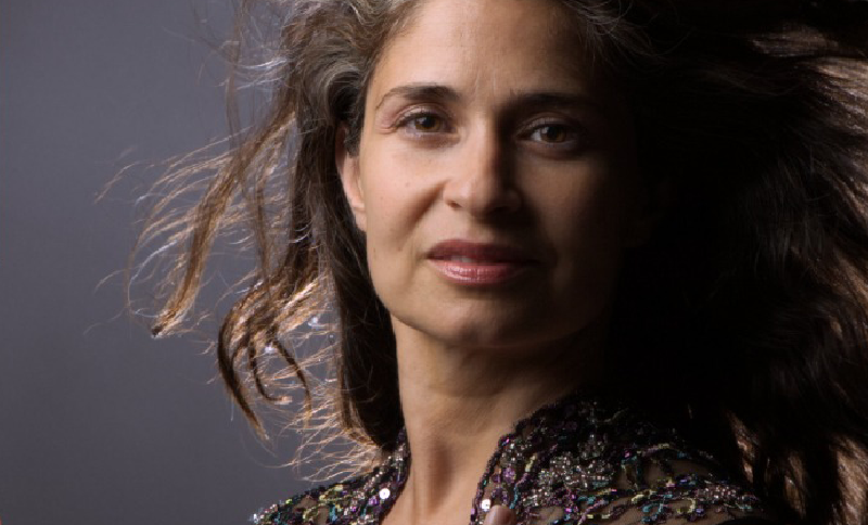 Directora Nazanin Aghakhani