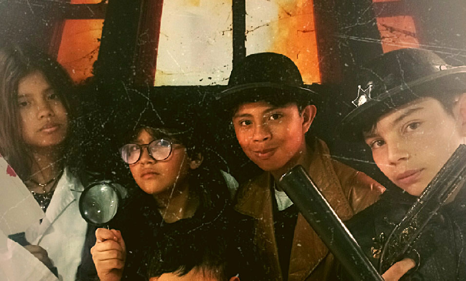 niñas y niños mirando a la cámara