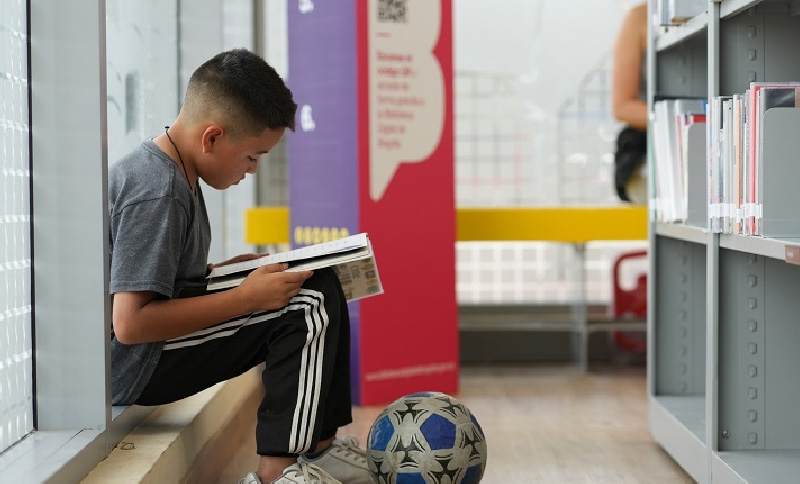 Niño leyendo