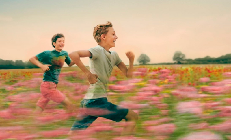 Niños corriendo