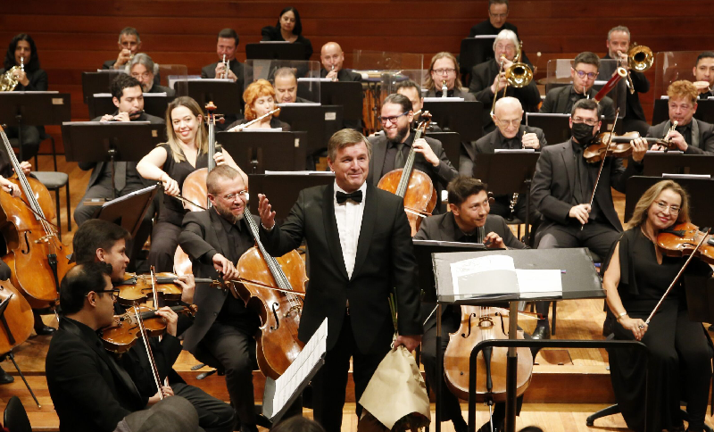 Orquesta Filarmónica de Bogotá en un escenario