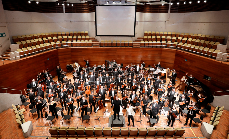 Orquesta Filarmónica de Bogotá en un escenario