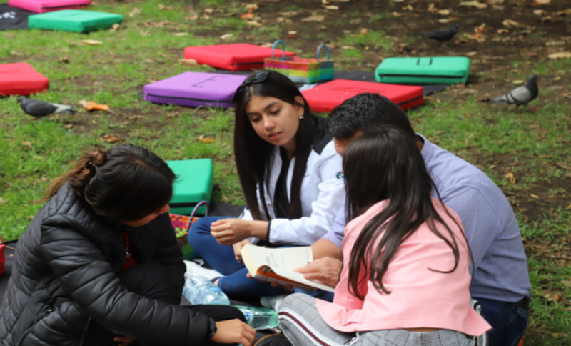 Personas disfrutando de parque 