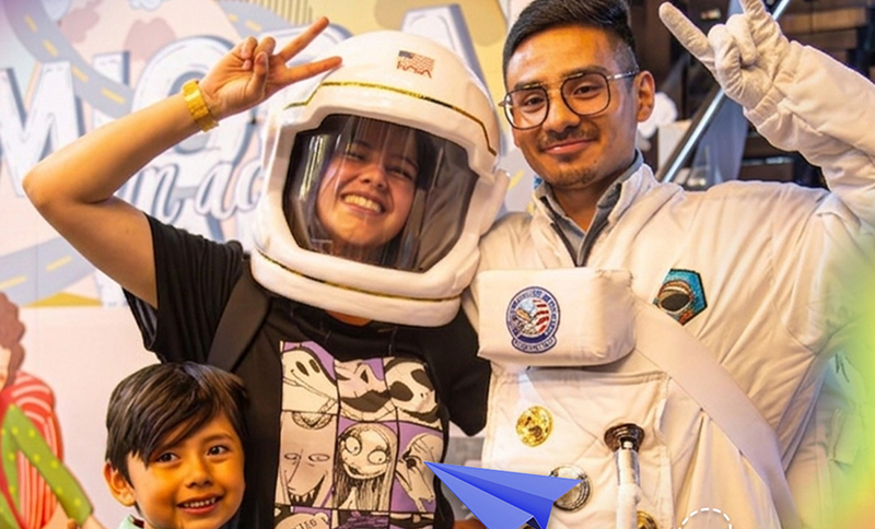 familia posando alegre