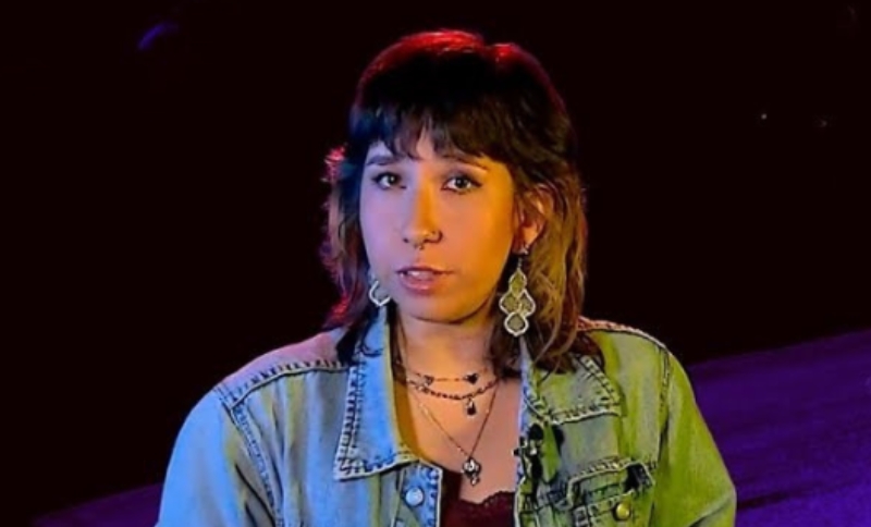 Mujer adolescente en primer plano