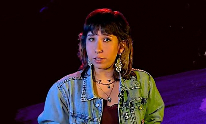 Mujer mirando a la cámara