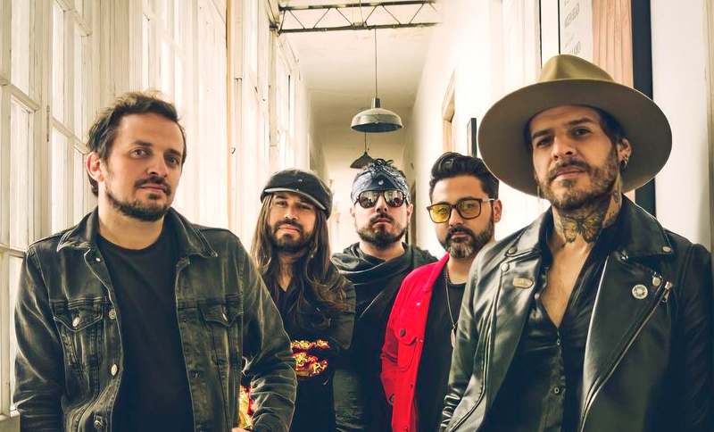 Agrupación de rock Revólver Plateado