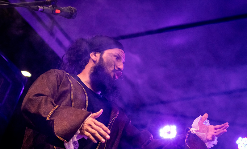 Actor en el escernario Teatro El Parche Nacional
