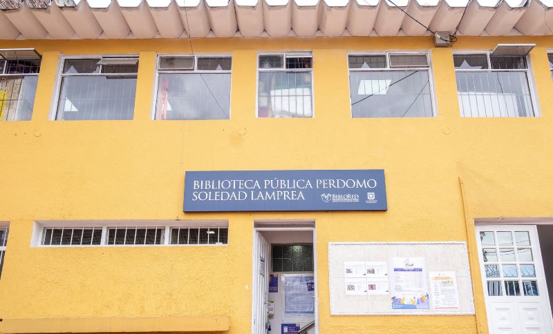 Fachada Biblioteca Pública Soledad Lamprea