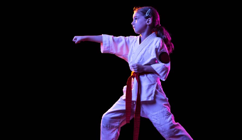 Niña practicando Taekwondo