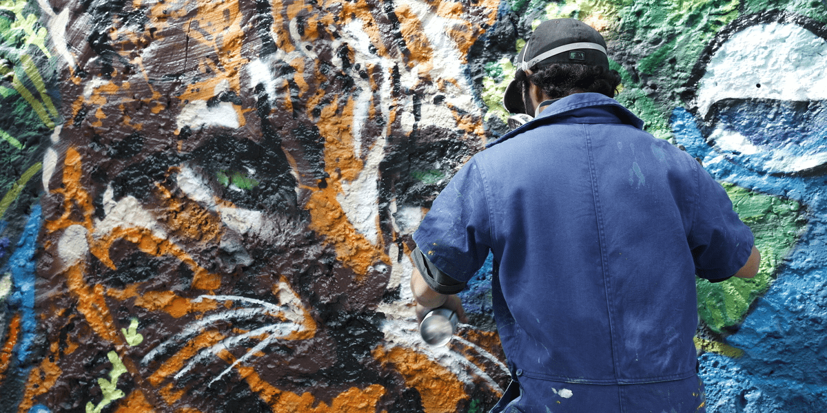 Grafitero pintando