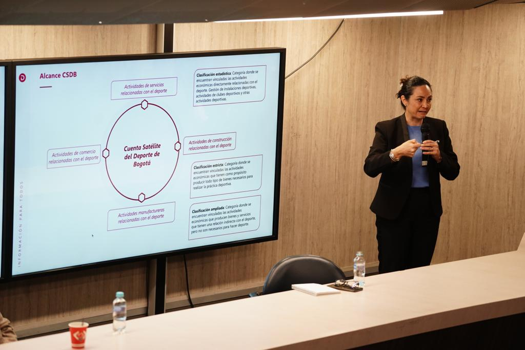 Mujer haciendo una presentación