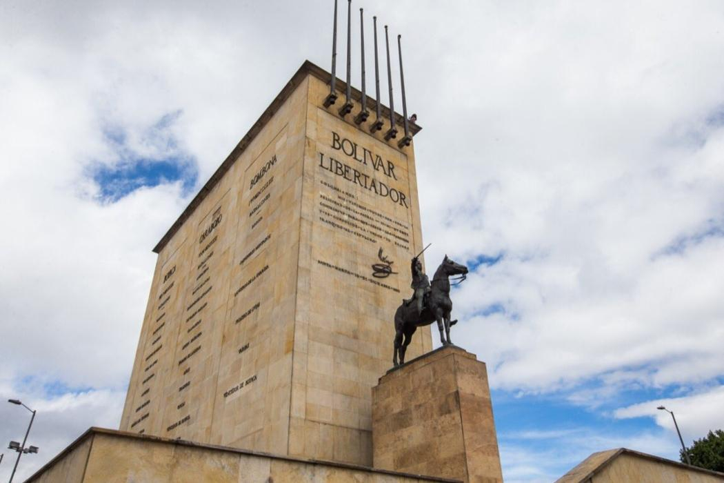 Estatua Bolívar Ecuestre