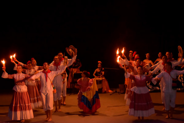 personas danzando