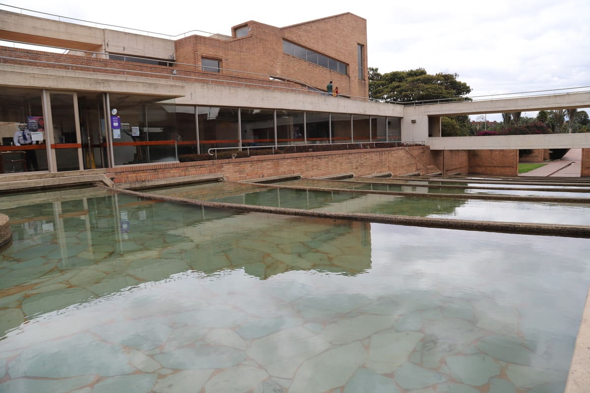 biblioteca pública virgilio Barco