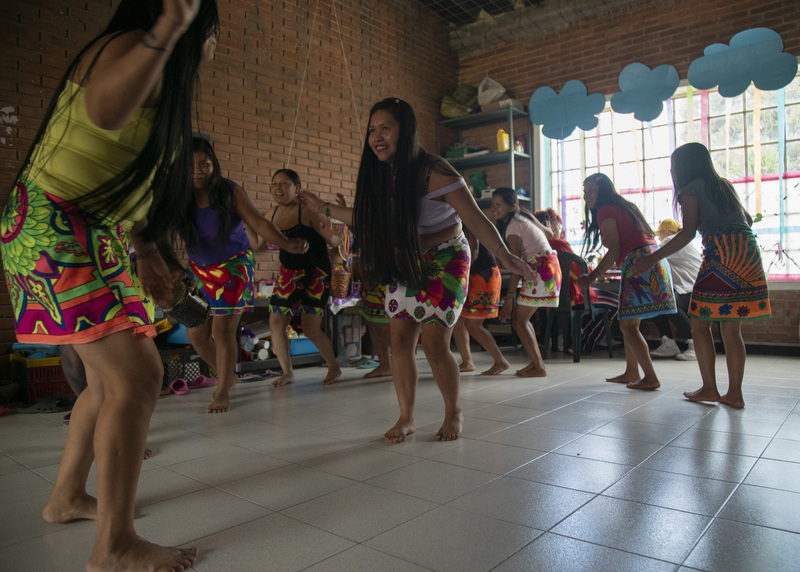 Danzas embera en UPI La Florida