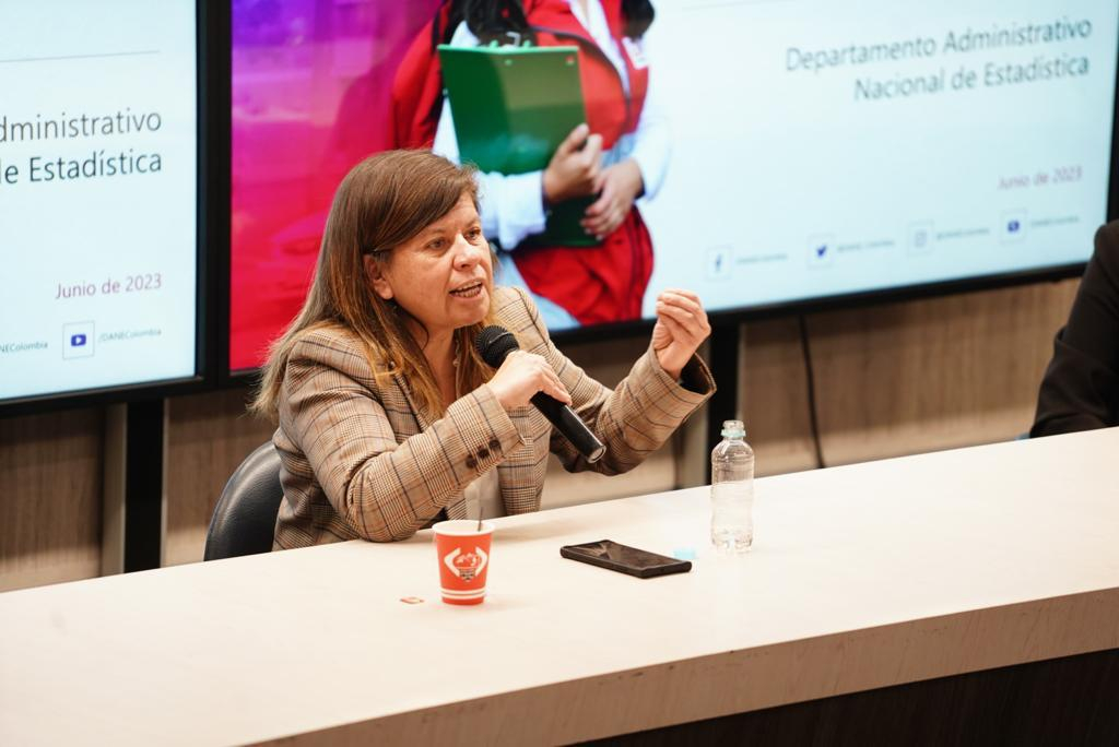 Mujer haciendo una presentación
