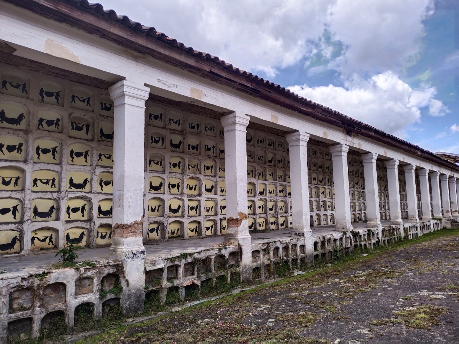 Caminando entre tumbas del Antiguo Cementerio de Pobres