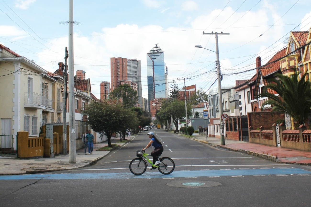 Persona montando en bicicleta