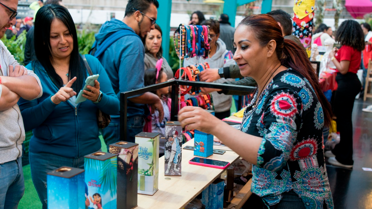 Personas en una feria